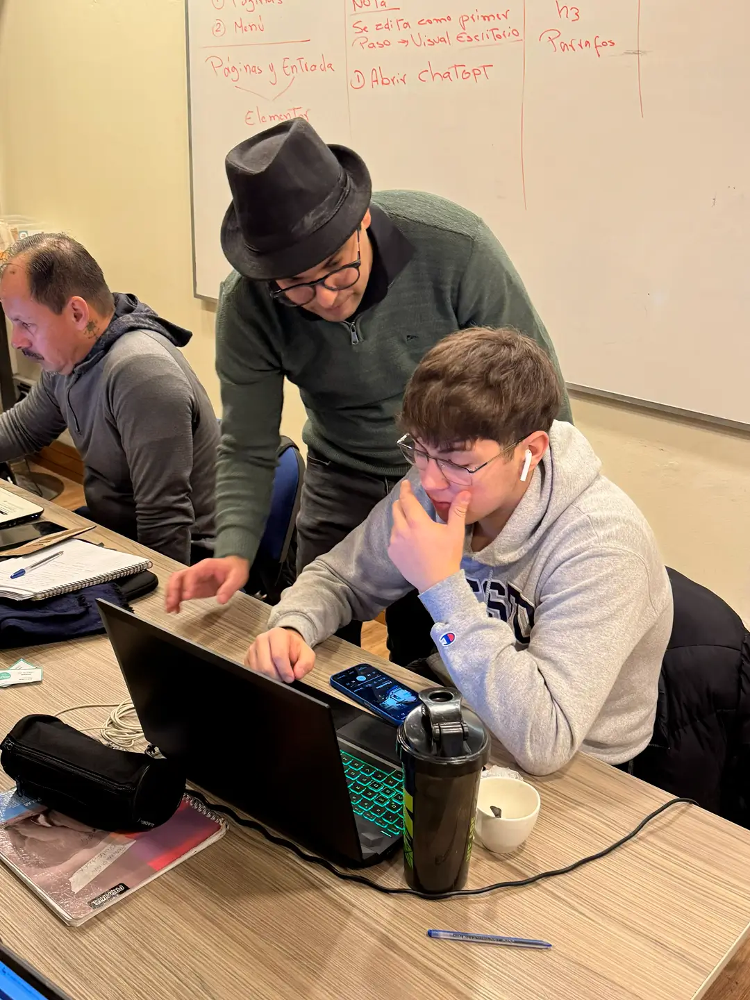 Apoyo técnico presencial personalizado - Academia RugeTop